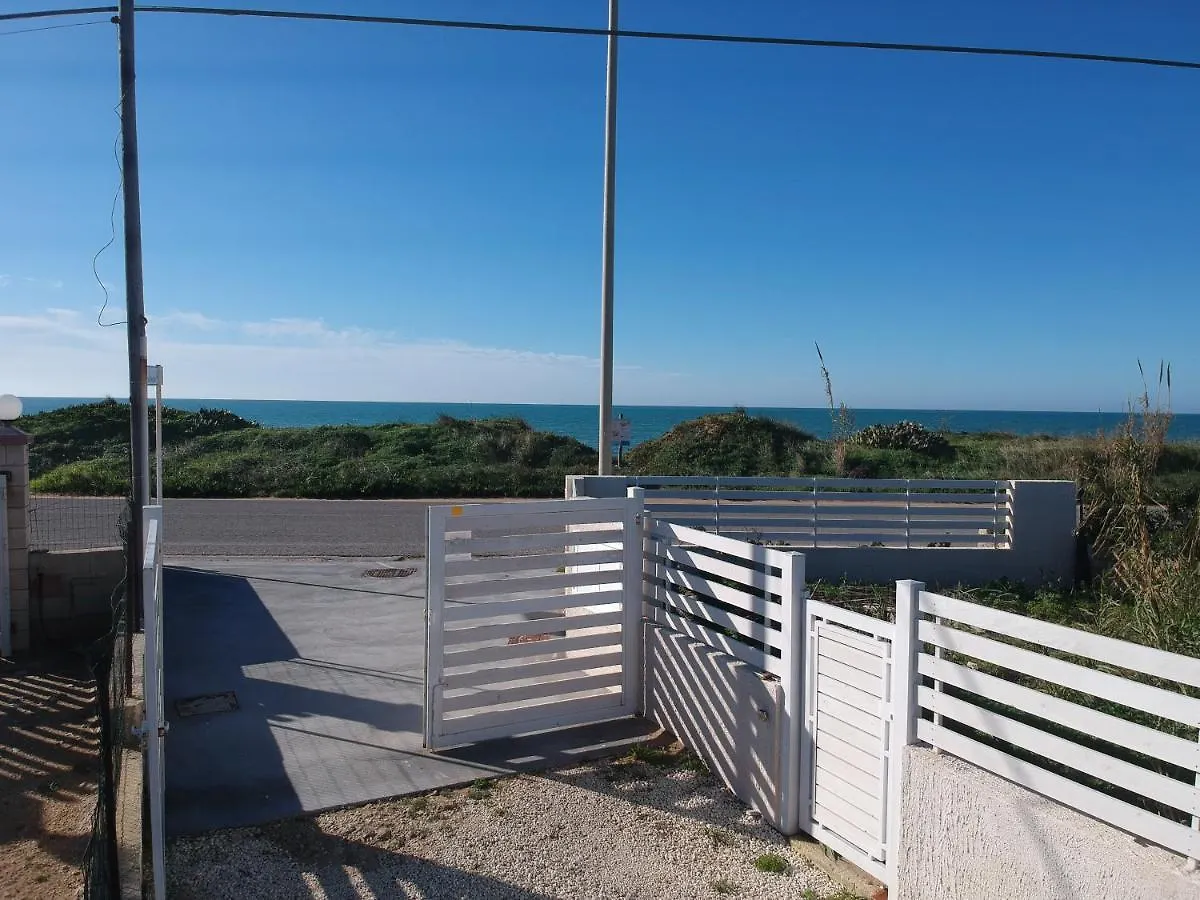 Villa Oneiro Fronte Mare Santa Maria Del Focallo Italy